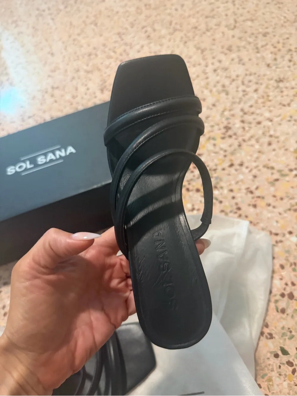Sol Sana sleek black